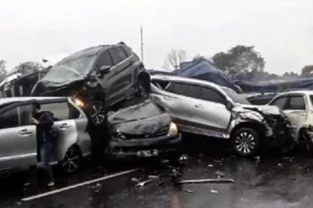 Polisi Ungkap Kronologi Kecelakaan Beruntun di Tol Purbaleunyi