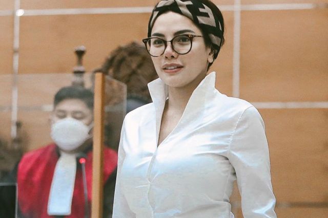 Nikita Mirzani Murka! Tanggapi Razman Arif Nasution yang Samakan Kisah Lolly dan Vadel Badjideh dengan Romeo dan Juliet