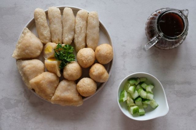 Tempat Makan Pempek Paling Enak di Jambi: Kuliner Otentik yang Memanjakan Lidah