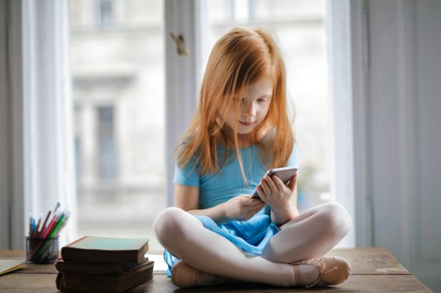 Waspada! Anak yang Bermain Gadget Rentan Alami Cyber Bullying, Simak Penjelasan Lengkap Psikolog