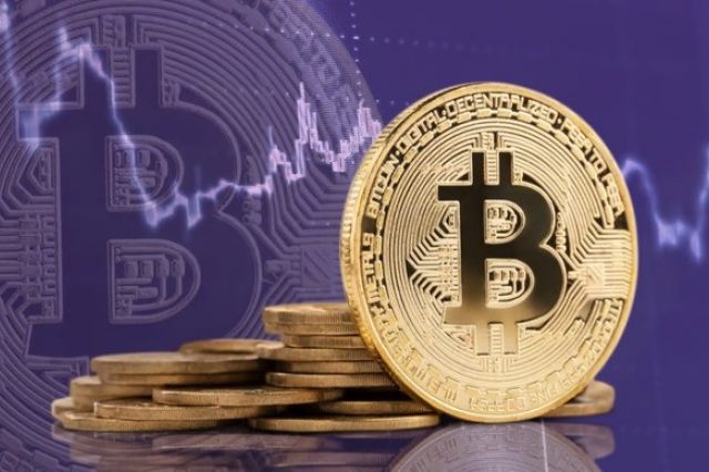 Akibat Pemerintah AS kirim BTC Senilai USD 240 Juta ke Coinbase, Performa Bitcoin Turun ke Bawah level USD 62.000