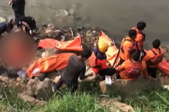 Heboh Penemuan Tujuh Mayat Mengapung di Kali Bekasi, Diduga Berusia Belasan Tahun Pakai Jaket yang Sama