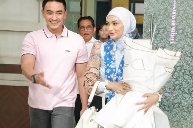 Zumi Zola dan Putri Zulhas Resmi Deklarasikan Hubungan, Ziarah Minta Restu di Jambi